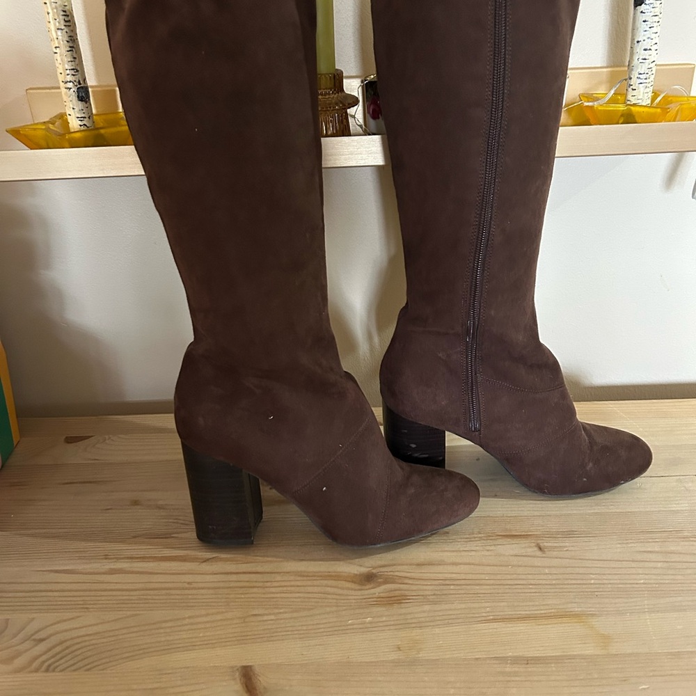 Kenneth Cole size 9 knee high suede boots